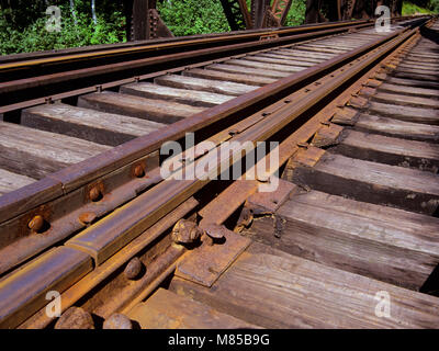 Die Eiserne Brücke entlang der Maine Central Railroad in den White Mountains, New Hampshire USA. Diese Brücke überquert den Sawyer River. Stockfoto