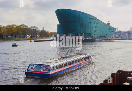 Nemo Science Museum, Oosterdokseiland (Eastern dock Island), Amsterdam, Niederlande. Stockfoto