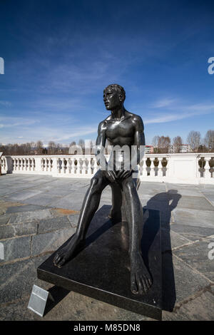 Skulptur über ein nachdenklicher Mensch. Unbekannter Künstler. Reggia di Venaria Reale, Italien Stockfoto