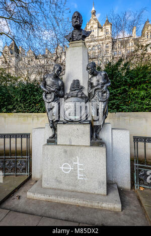 Samuel Plimsoll Memorial. Von den Mitgliedern der Nationalen Gewerkschaft der Seeleute errichtet, in dankbarer Anerkennung seiner Verdienste um die Männer auf das Meer. Stockfoto