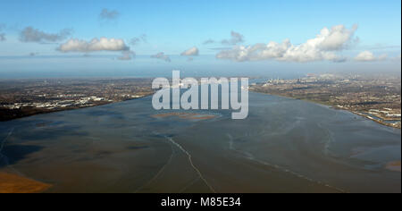 Luftaufnahme des Mersey Mündung zwischen Liverpool und Birkenhead, Großbritannien Stockfoto