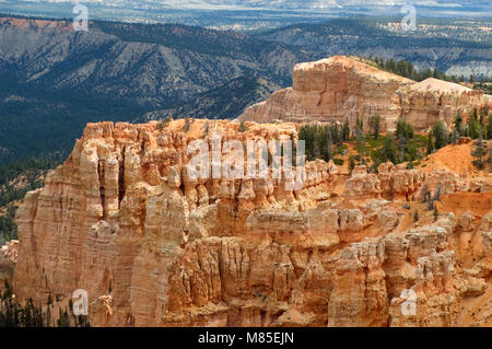 Inspiration Point bietet einen atemberaubenden Vogelperspektive der Tausenden von Hoodoos im Bryce Canyon National Park Amphitheater. Stockfoto