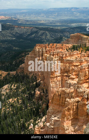 Inspiration Point bietet einen atemberaubenden Vogelperspektive der Tausenden von Hoodoos im Bryce Canyon National Park Amphitheater. Stockfoto