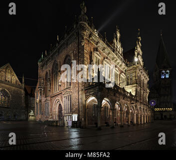 Historisches Rathaus in Bremen bei Nacht Stockfoto