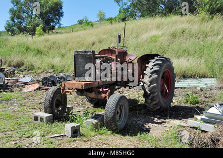 Eine alte DAVID BROWN 950 Traktor nach GEFLICKT haben viele EINE ZEIT HAT ENDLICH wurde beigesetzt Stockfoto