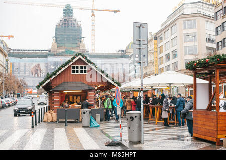 Wenzelsplatz am Weihnachtstag. Weihnachtsmarkt. Glücklich, Anwohner und Touristen zu Fuß und Rest. Urlaub. Europa. Urlaub. Stockfoto