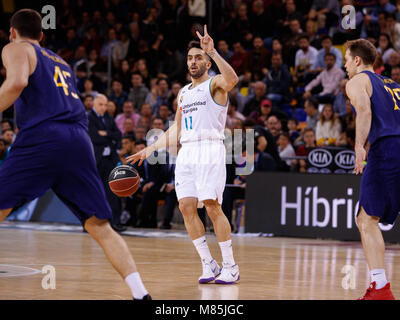 BARCELONA, SPANIEN - 11. März: Facundo Campazzo, #11 von Real Madrid in Aktion während der 2017/2018 Endesa ACB Liga Runde 22 Spiel zwischen dem FC Barcelona Stockfoto