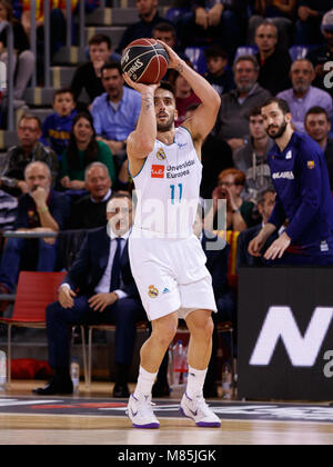 BARCELONA, SPANIEN - 11. März: Facundo Campazzo, #11 von Real Madrid in Aktion während der 2017/2018 Endesa ACB Liga Runde 22 Spiel zwischen dem FC Barcelona Stockfoto