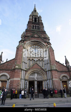 St Patrick RC Kirche in Donegal Street - Beerdigung von Frank Carson in Belfast, Nordirland, Samstag, 3. März 2012. Foto/Paul McErlane Stockfoto