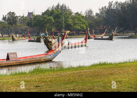 Traditionelle Thai Boote am See in der alten Stadt, Bangkok Stockfoto