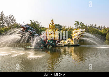 Drachen Brunnen auf See in der antiken Stadt in der Nähe von Bangkok Stockfoto