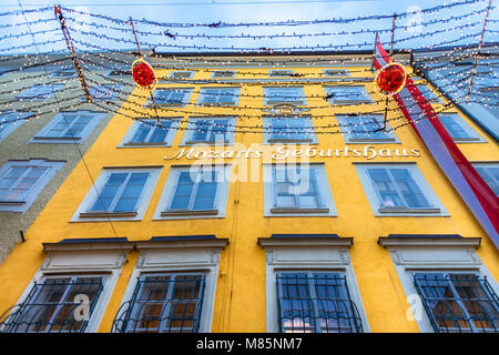 Das Geburtshaus von Wolfgang Amadeus Mozart in Salzburg. Stockfoto