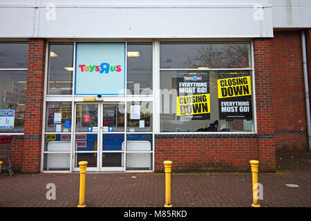 Liverpool, Großbritannien. 14. März 2018. Toys R Us store in Paisley Street Liverpool. Alle Toys R Us Stores in Großbritannien werden voraussichtlich in den nächsten sechs Wochen zu schließen, nach der die Kette Zusammenbruch in der Verwaltung. Versuche, einen Käufer für 100 Filialen der US-Händler in Großbritannien zu finden, sind gescheitert. Kredit; Ken Biggs/Alamy Leben Nachrichten. Stockfoto