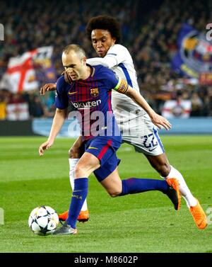 Barcelona, Spanien. 14 Mär, 2018. Iniesta (L) von Barcelona Mias mit William von Chelsea während der UEFA Champions League 2017-2018 Umlauf von 16 zweites Bein Fußball Match zwischen Barcelona und Chelsea in Barcelona, Spanien, am 14. März 2018. Barcelona gewann 3-0. Credit: Joan Gosa/Xinhua/Alamy leben Nachrichten Stockfoto