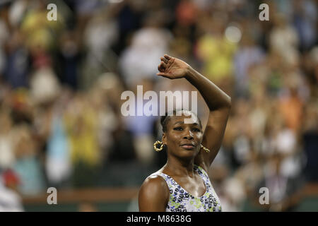 INDIAN WELLS, CA - 12. März: Venus Williams der Vereinigten Staaten Niederlagen ihrer Schwester Serena Williams bei Tag 8 der BNP Paribas Open am 12. März in Indian Wells, Kalifornien 2018. Menschen; Venus Williams Stockfoto