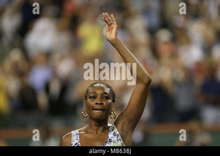 INDIAN WELLS, CA - 12. März: Venus Williams der Vereinigten Staaten Niederlagen ihrer Schwester Serena Williams bei Tag 8 der BNP Paribas Open am 12. März in Indian Wells, Kalifornien 2018. Menschen; Venus Williams Stockfoto