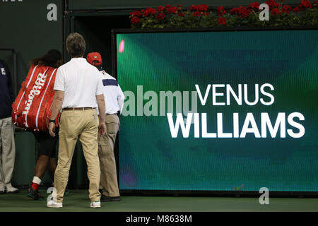 INDIAN WELLS, CA - 12. März: Venus Williams der Vereinigten Staaten Niederlagen ihrer Schwester Serena Williams bei Tag 8 der BNP Paribas Open am 12. März in Indian Wells, Kalifornien 2018. Menschen; Venus Williams Stockfoto