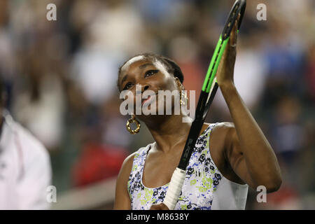 INDIAN WELLS, CA - 12. März: Venus Williams der Vereinigten Staaten Niederlagen ihrer Schwester Serena Williams bei Tag 8 der BNP Paribas Open am 12. März in Indian Wells, Kalifornien 2018. Menschen; Venus Williams Stockfoto