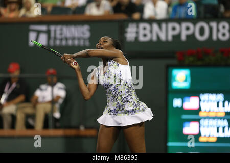 INDIAN WELLS, CA - 12. März: Venus Williams der Vereinigten Staaten Niederlagen ihrer Schwester Serena Williams bei Tag 8 der BNP Paribas Open am 12. März in Indian Wells, Kalifornien 2018. Menschen; Venus Williams Stockfoto