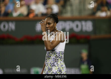 INDIAN WELLS, CA - 12. März: Venus Williams der Vereinigten Staaten Niederlagen ihrer Schwester Serena Williams bei Tag 8 der BNP Paribas Open am 12. März in Indian Wells, Kalifornien 2018. Menschen; Venus Williams Stockfoto