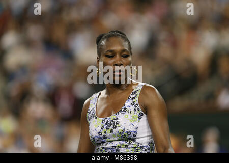 INDIAN WELLS, CA - 12. März: Venus Williams der Vereinigten Staaten Niederlagen ihrer Schwester Serena Williams bei Tag 8 der BNP Paribas Open am 12. März in Indian Wells, Kalifornien 2018. Menschen; Venus Williams Stockfoto