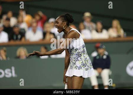 INDIAN WELLS, CA - 12. März: Venus Williams der Vereinigten Staaten Niederlagen ihrer Schwester Serena Williams bei Tag 8 der BNP Paribas Open am 12. März in Indian Wells, Kalifornien 2018. Menschen; Venus Williams Stockfoto