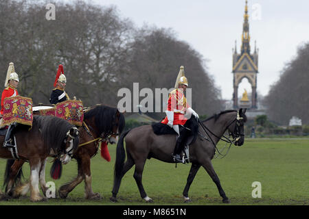 London, Großbritannien. 15 Mär, 2018. Die wichtigsten allgemeinen Besichtigung der Household Cavalry Regiment montiert im Hyde Park London die erste Veranstaltung in den zeremoniellen Aufgaben des Household Cavalry für 2018 Credit: MARTIN DALTON/Alamy leben Nachrichten Stockfoto