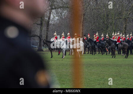 London, Großbritannien. 15. März, 2018. Die Household Cavalry Regiment montiert, der Königin montiert Bodyguard Parade im Hyde Park ihre Bereitschaft, staatliche zeremoniellen Pflichten für das Jahr zu leiten, um zu beweisen. Ihre jährliche Inspektion wurde von Major General Ben Bathurst Allgemeine Offizier befiehlt den Haushalt Abteilung durchgeführt. Credit: Guy Bell/Alamy leben Nachrichten Stockfoto