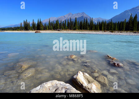 Kanadische Rockies türkisblauen Wasser des Kootenay River in den Kootenay National Park von Kanada Stockfoto