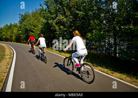 Gesunder Lebensstil - Menschen Reiten Fahrräder Stockfoto