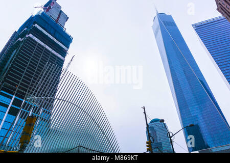 New York City, USA - Mai 01, 2016: Die fast das One World Trade Center fertiggestellt Stockfoto