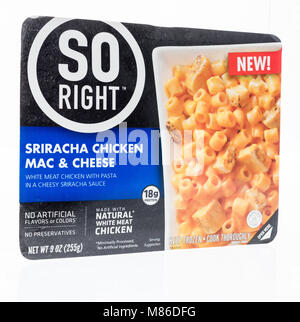 Winneconne, WI - 27. Februar 2018: ein Paket von So Recht sriracha Huhn und Käse auf einem isolierten Hintergrund. Stockfoto
