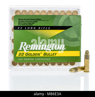 Winneconne, WI-5. März 2018: eine Box von Remington 22 lange Gewehr Munition an einem isolierten Hintergrund. Stockfoto