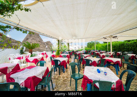 ALBEROBELLO (BA), Italien - 1 September 2016: Alberobello, mit mehr als hundert Tausende von Ankünfte in 2015, Antriebe Tourismus in Apulien wie 9. Stockfoto