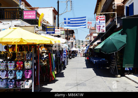 Souvenirläden in Toroni, Halbinsel Sithonia, Chalkidiki. Stockfoto