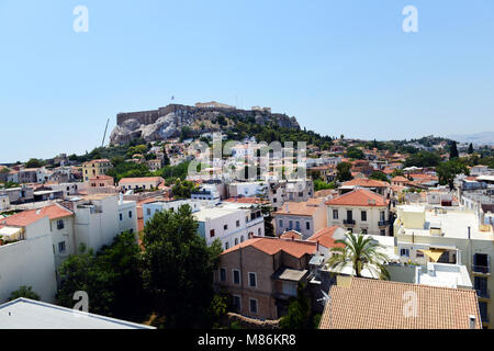 Blick auf die Altstadt von Athen (Plaka) und die Akropolis. Stockfoto