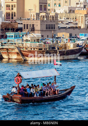 Abra Boot auf dem Dubai Creek, Dubai, Vereinigte Arabische Emirate Stockfoto