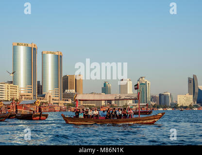 Abra Boot auf dem Dubai Creek, Dubai, Vereinigte Arabische Emirate Stockfoto