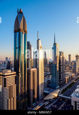 Dubai International Financial Centre bei Sonnenuntergang, Erhöhte Ansicht, Dubai, Vereinigte Arabische Emirate Stockfoto