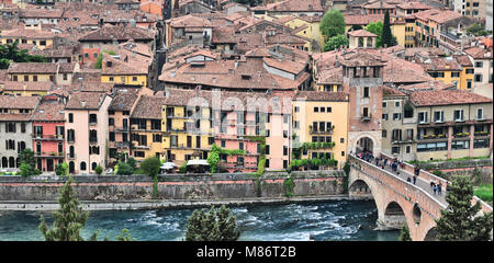 Eine malerische Panoramansicht der historischen Stadt Verona in Italien. Stockfoto