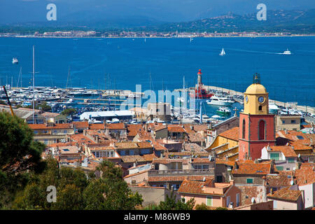 Blick auf Saint-Tropez und den Golf von Saint Tropez, Côte d'Azur, Südfrankreich, Cote d'Azur, Frankreich, Europa Stockfoto