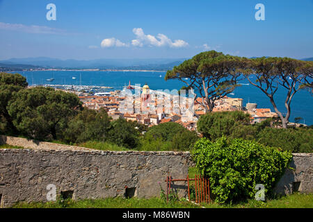 Blick auf Saint-Tropez und den Golf von Saint Tropez, Côte d'Azur, Südfrankreich, Cote d'Azur, Frankreich, Europa Stockfoto