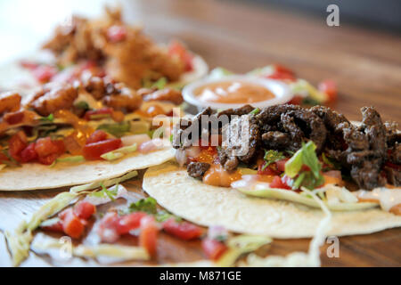 Fest Tacos steak Rind Huhn und Garnelen Stockfoto