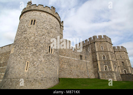 Schloss Windsor Windsor in England. Das Schloss stammt aus der normannischen Eroberung Englands und ist eine königliche Residenz. Stockfoto