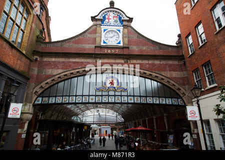 Windsor Royal Shopping Windsor in England. Die Einkaufspassage befindet sich in dem Gelände des ehemaligen Bahnhof der Stadt entfernt. Stockfoto