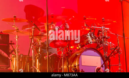 Manic Street Prediger Dachverkleidung Samstag Nacht auf der Hauptbühne am siegreichen Festival 2016, Fareham, Hampshire Stockfoto