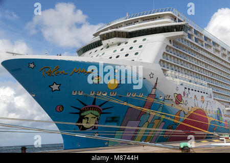 Norwegische Kreuzfahrtschiff mit hull Design von Künstler Peter Max. Stockfoto