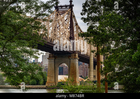 Die Queensboro Bridge, auch bekannt als 59th Street Bridge, eine Brücke über den East River von Long Island City zur Upper East Side, New York Stockfoto