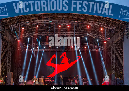 Echo & Bunnymen Spielen auf der Hauptbühne am siegreichen Festival 2016, Fareham, Hampshire Stockfoto