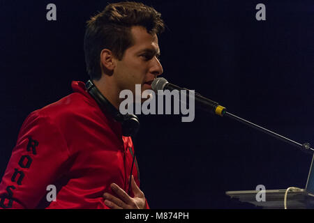 Mark Ronson spielen das Schloss Stadium an der siegreichen Festival 2016, Fareham, Hampshire Stockfoto